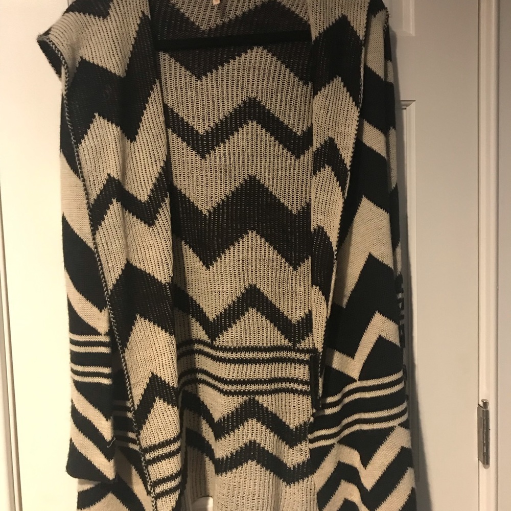 Women’s cute sweater cardigan..size S